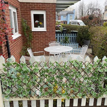 Tisi Choice Bed and Breakfast Northfleet Exteriör bild