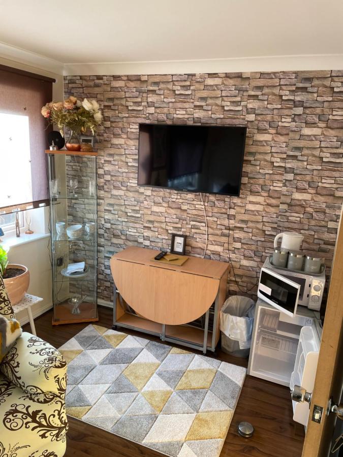 Tisi Choice Bed and Breakfast Northfleet Exteriör bild