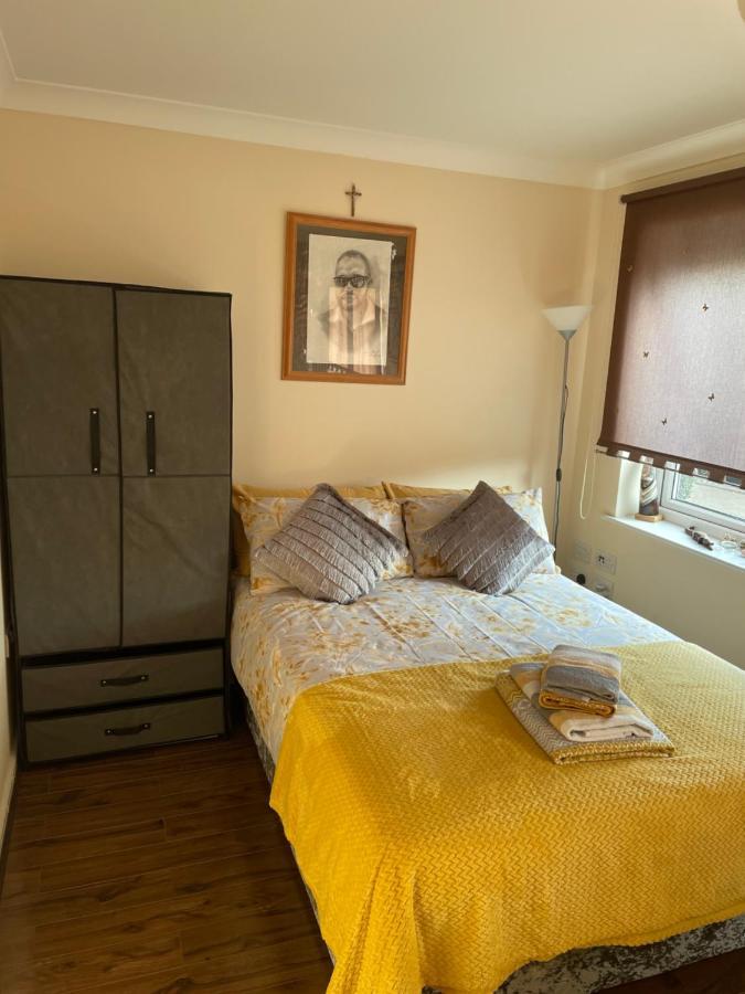 Tisi Choice Bed and Breakfast Northfleet Exteriör bild