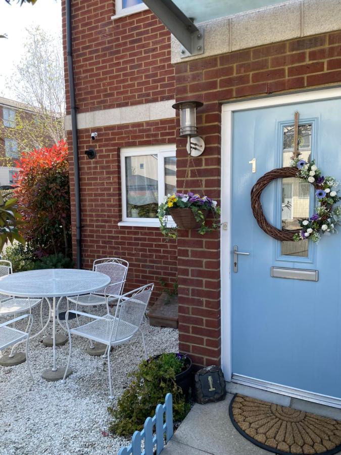 Tisi Choice Bed and Breakfast Northfleet Exteriör bild