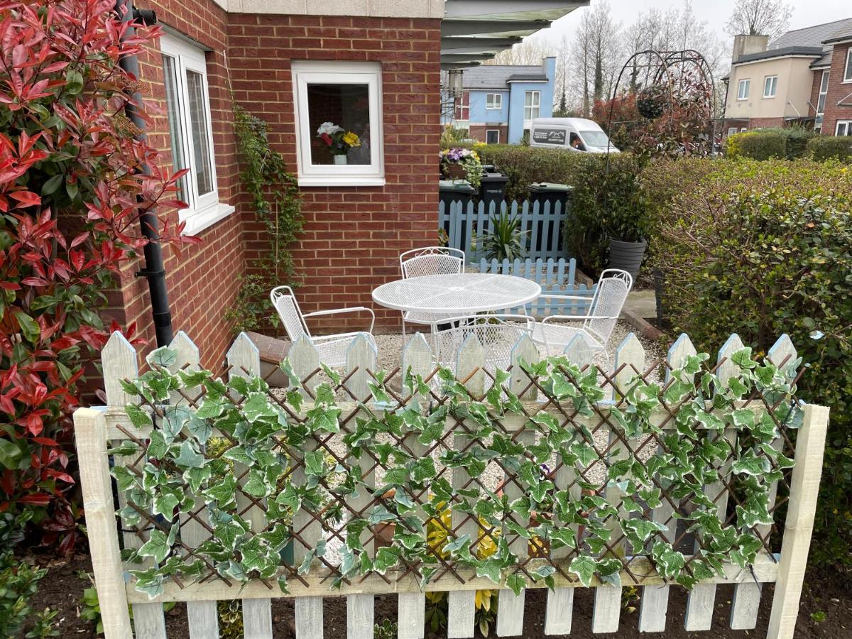 Tisi Choice Bed and Breakfast Northfleet Exteriör bild