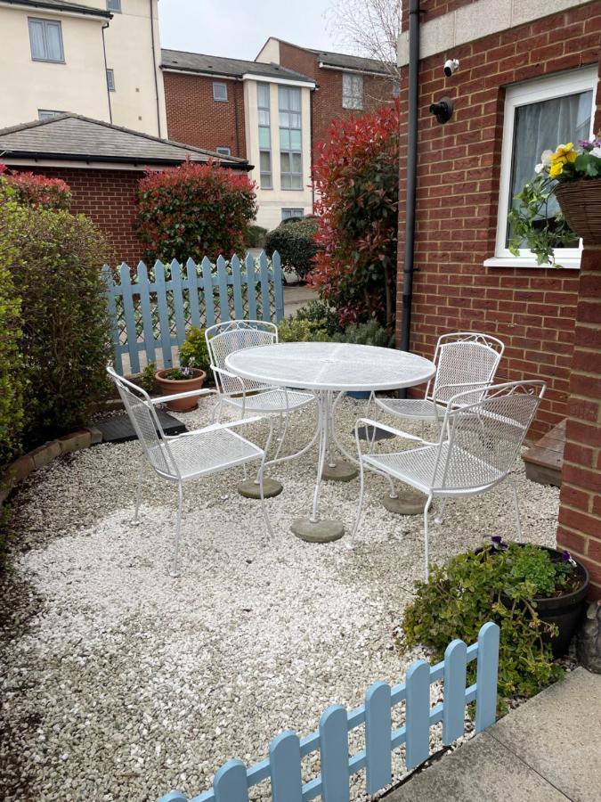 Tisi Choice Bed and Breakfast Northfleet Exteriör bild